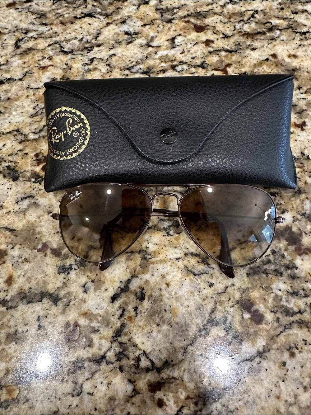 Ray-Ban Aviator Sunglasses with Brown Gradient Lenses and Black Case